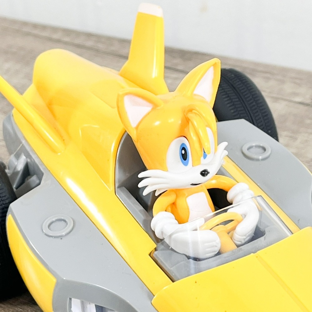 Team Sonic Racing RC: Tails The Fox & Sonic , 2.4GHz Remote Controlled Cars - Picture 4 of 16